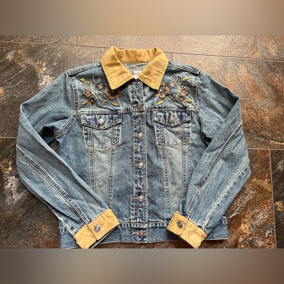Vintage Faded Glory embroidered floral jean jacket with faux suede trim. Medium - Picture 5 of 12